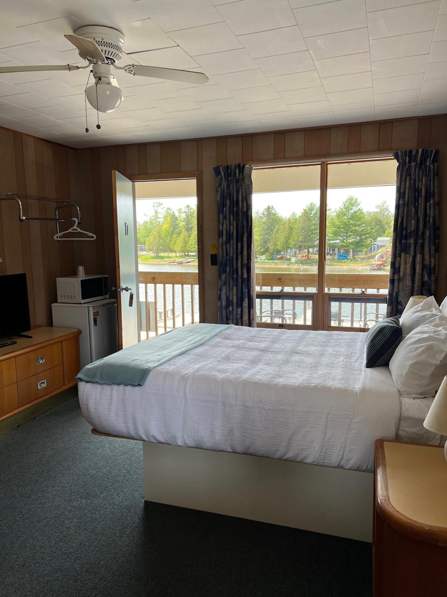 Kit Wat Motel & Marina Sauble Beach Exterior foto