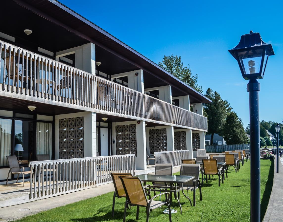 Kit Wat Motel & Marina Sauble Beach Exterior foto