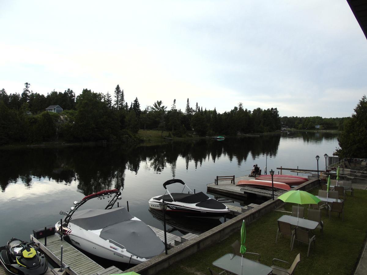 Kit Wat Motel & Marina Sauble Beach Exterior foto