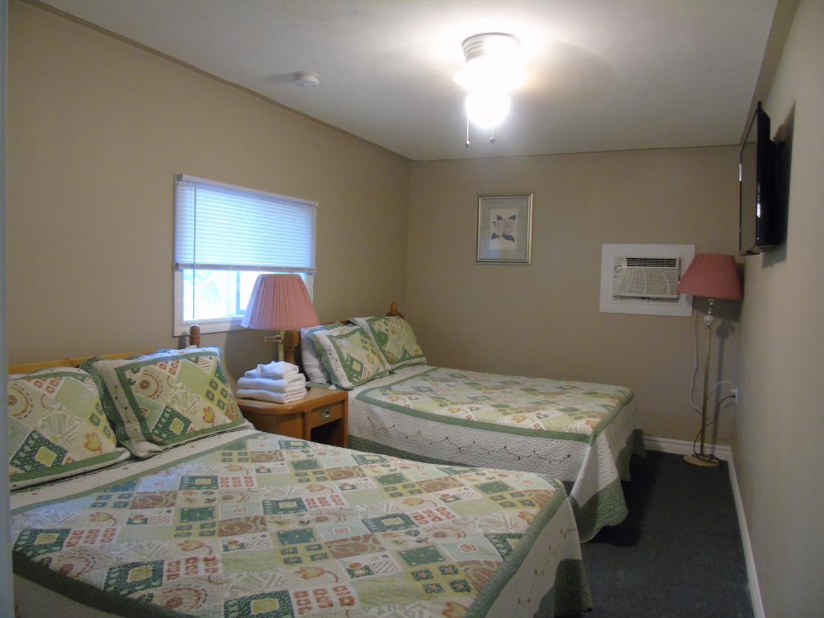 Kit Wat Motel & Marina Sauble Beach Exterior foto